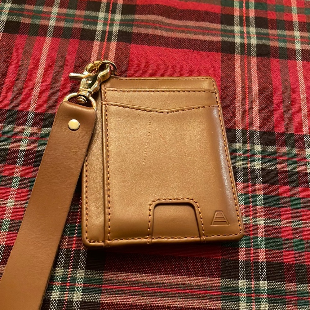 🎁Denner Andar leather wallet/wristlet in cognac. Free gift 🎁